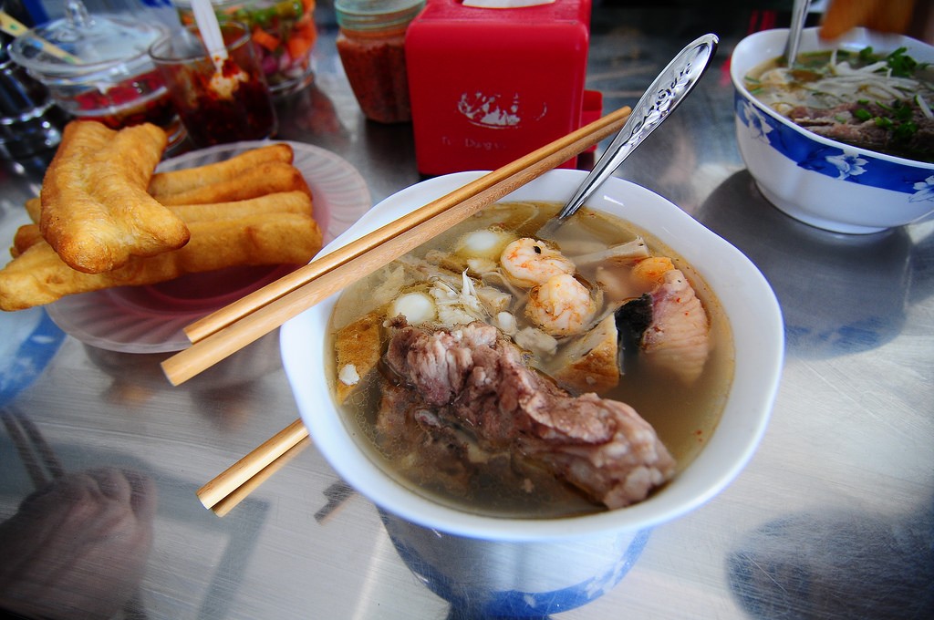 banh canh1, Top 7 Things To Eat for Breakfast In Da Nang