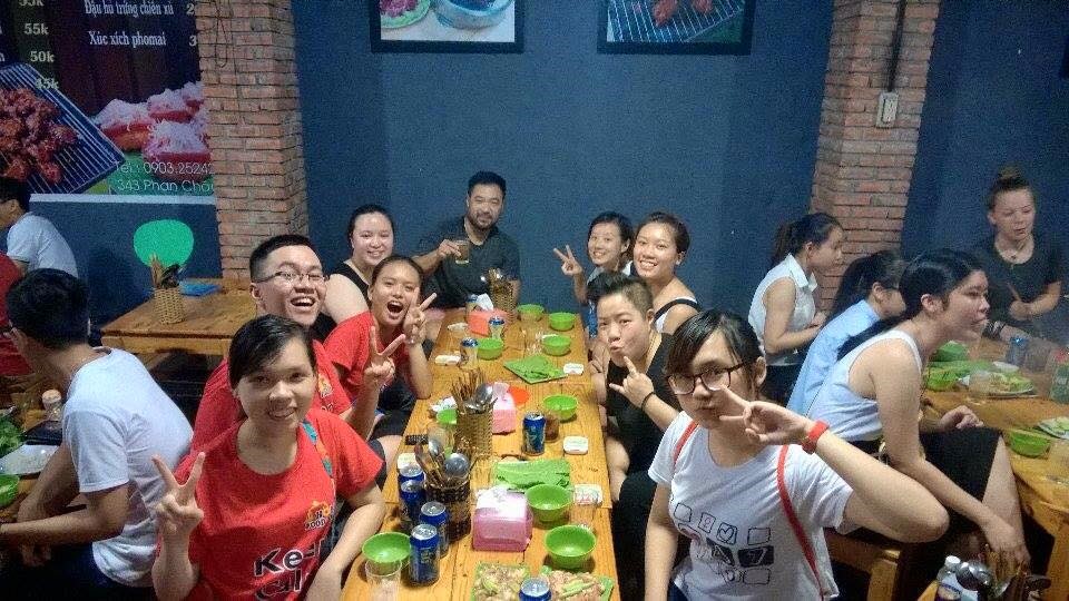 eat drink sing like a local, danang food, eat with locals, danang tour, things to do, vietnam